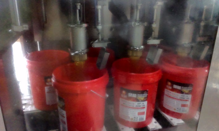 液體灌裝機(jī),稱(chēng)重灌裝機(jī),定量灌裝機(jī)