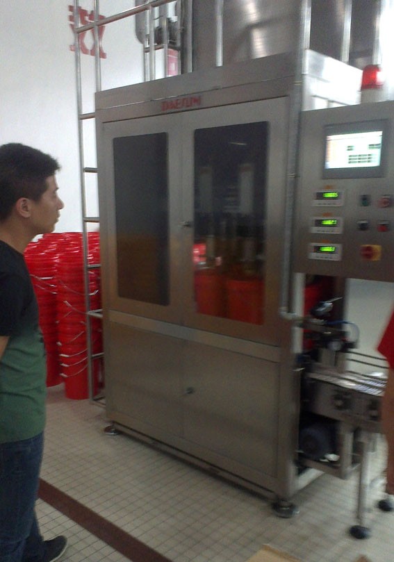 液體灌裝機(jī),稱(chēng)重灌裝機(jī),定量灌裝機(jī)