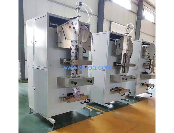 1585467930127761.jpg 液體灌裝機(jī),稱重灌裝機(jī),定量灌裝機(jī)