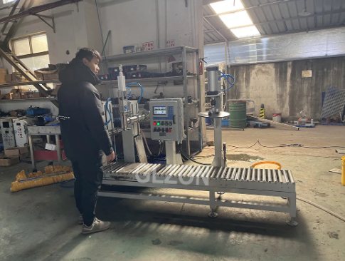 液體灌裝機,稱重灌裝機,定量灌裝機 液體灌裝機,稱重灌裝機,定量灌裝機