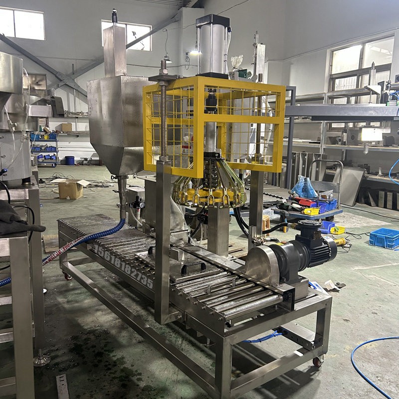 液體灌裝機(jī),稱重灌裝機(jī),定量灌裝機(jī) 液體灌裝機(jī),稱重灌裝機(jī),定量灌裝機(jī)